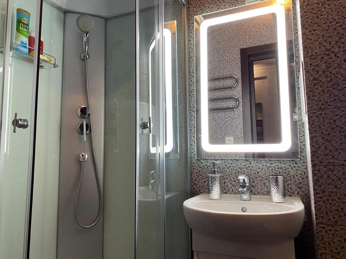 Modern Luxury Studio In The Center Of Kharkiv At Konstitutsii Square Extérieur photo